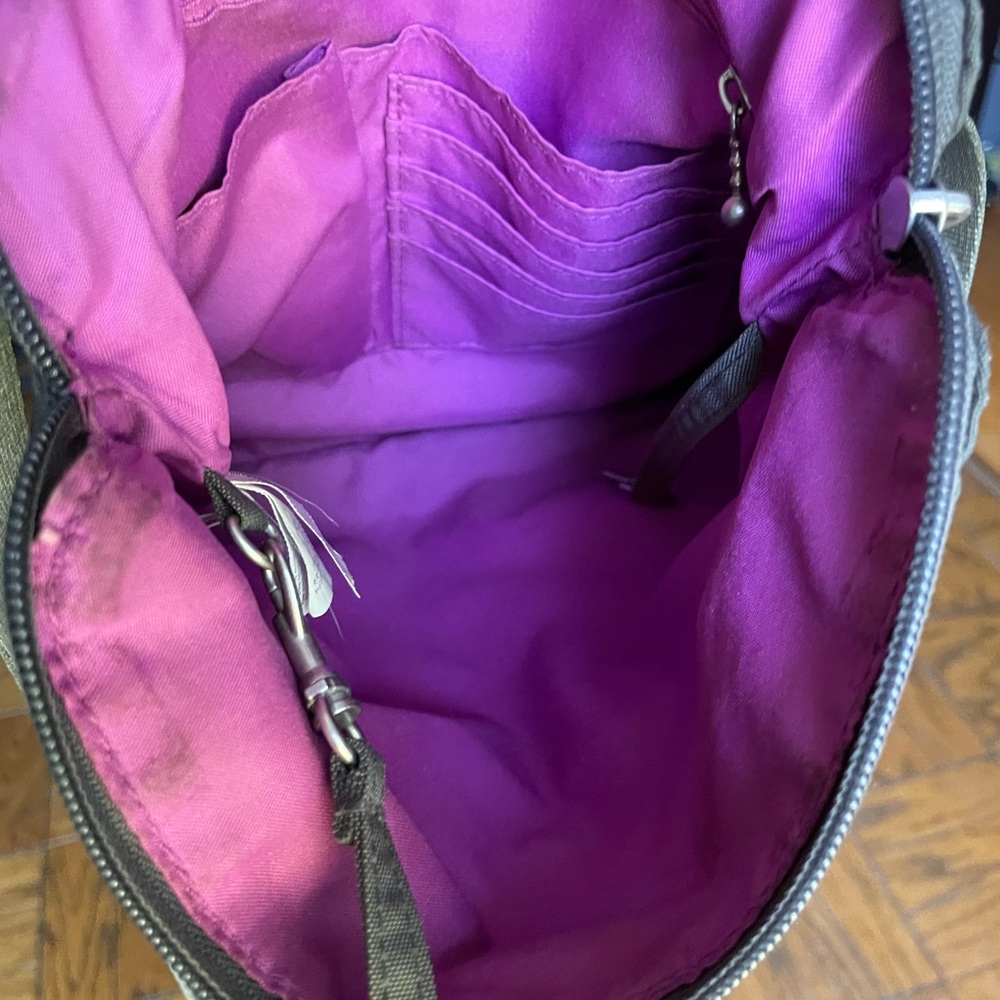Baggallini Crossbody Bag with Detachable Wristlet - Picture 7 of 9